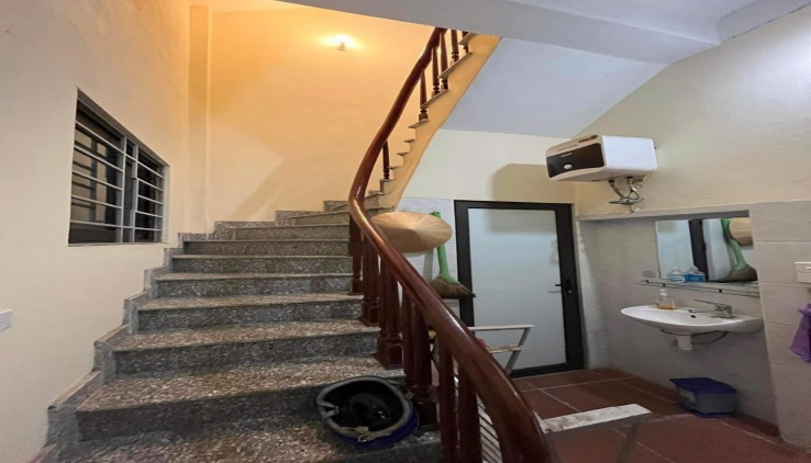 Cho thuê Ở NHÓM 4 NGƯỜI, HỘ GĐ nhà Nguyên căn ngõ Kim Hoa, 20m2 - 3 tầng - 2 ngủ - 8 triệu
